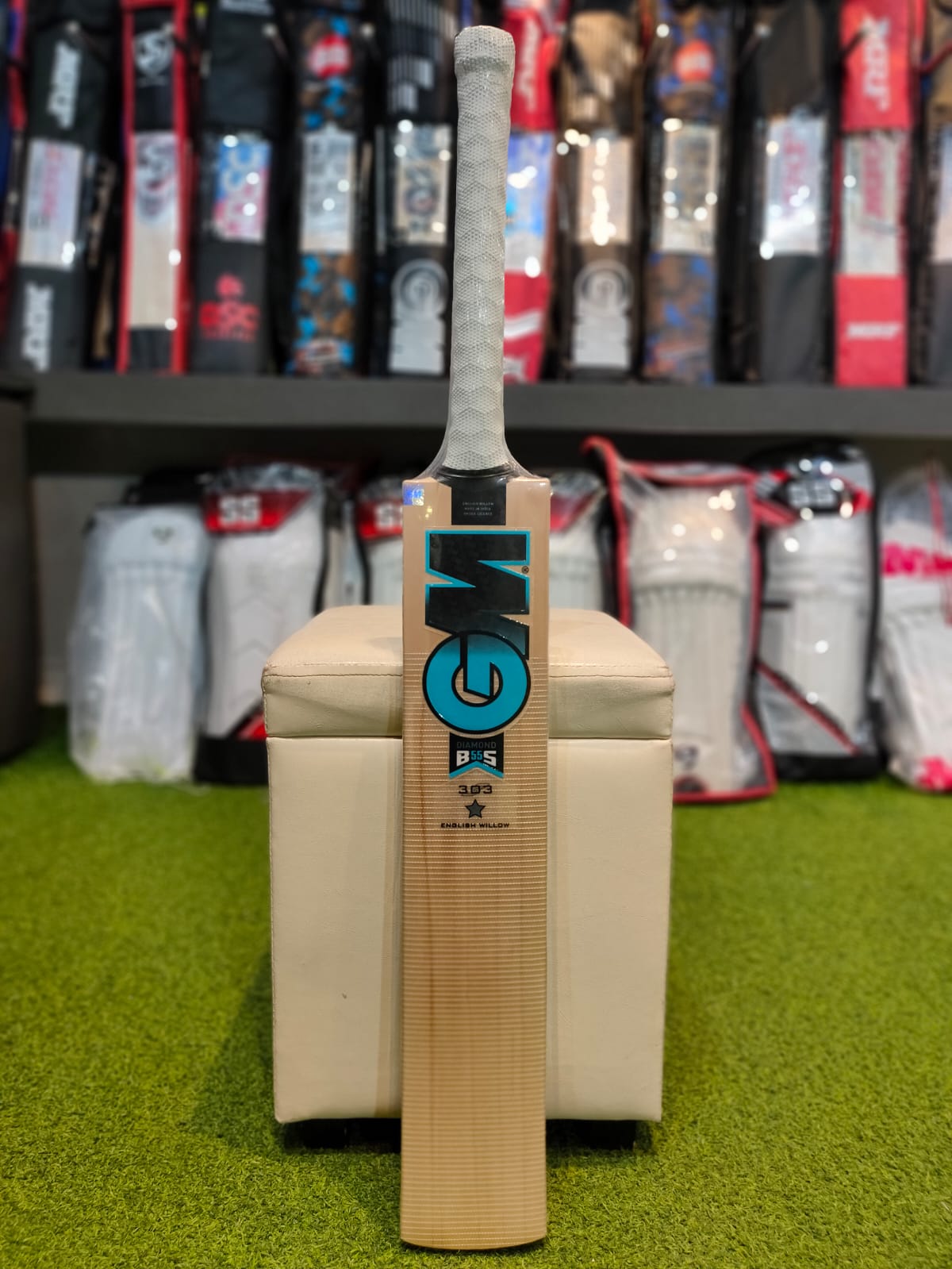 CRICKET BAT GM-DIAMOND 303