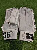 Cricket Batting Gloves SS MILLENIUM PRO
