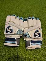   CRICKET BATTING GLOVES SG