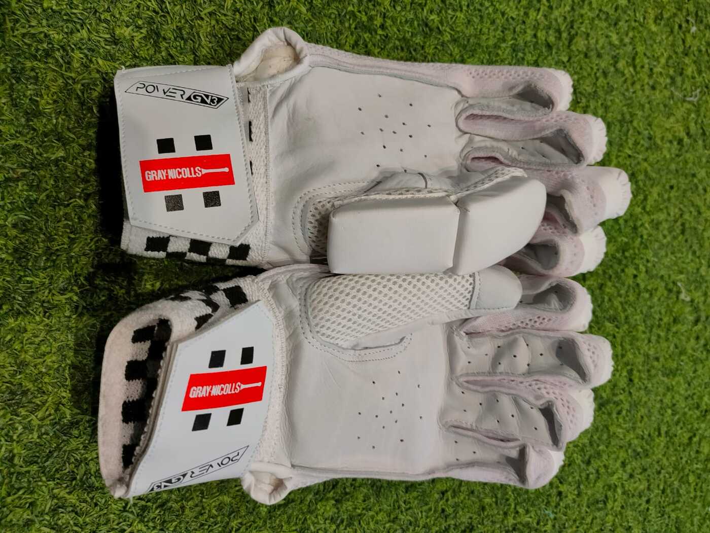 CRICKET BATTING GLOVES GN CRICKET BATTING GLOVES GN