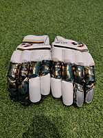CRICKET BATTING GLOVES SG HP LITE CRICKET BATTING GLOVES SG HP LITE