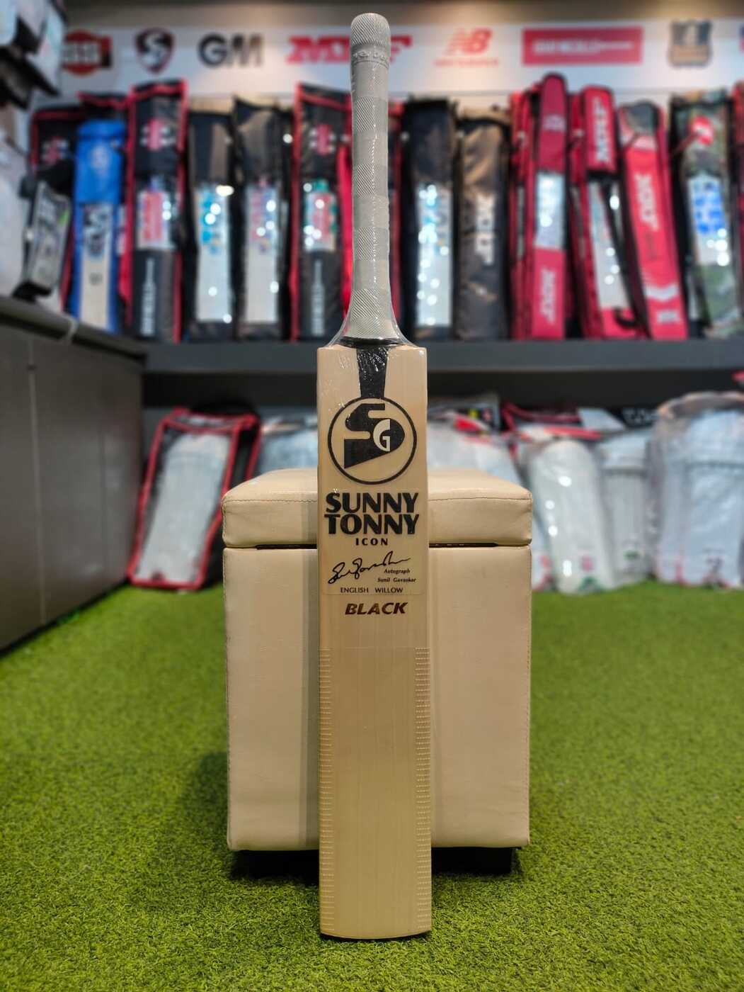 CRICKET BAT SG SUNNY TONNY ICON BLACK CRICKET BAT SG SUNNY TONNY ICON BLACK