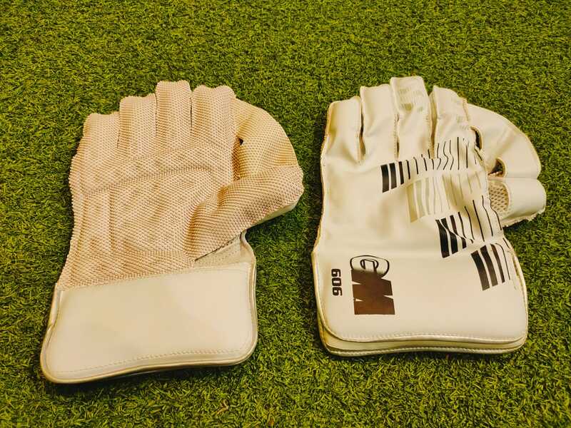 CRICKET WK GLOVES GM 606