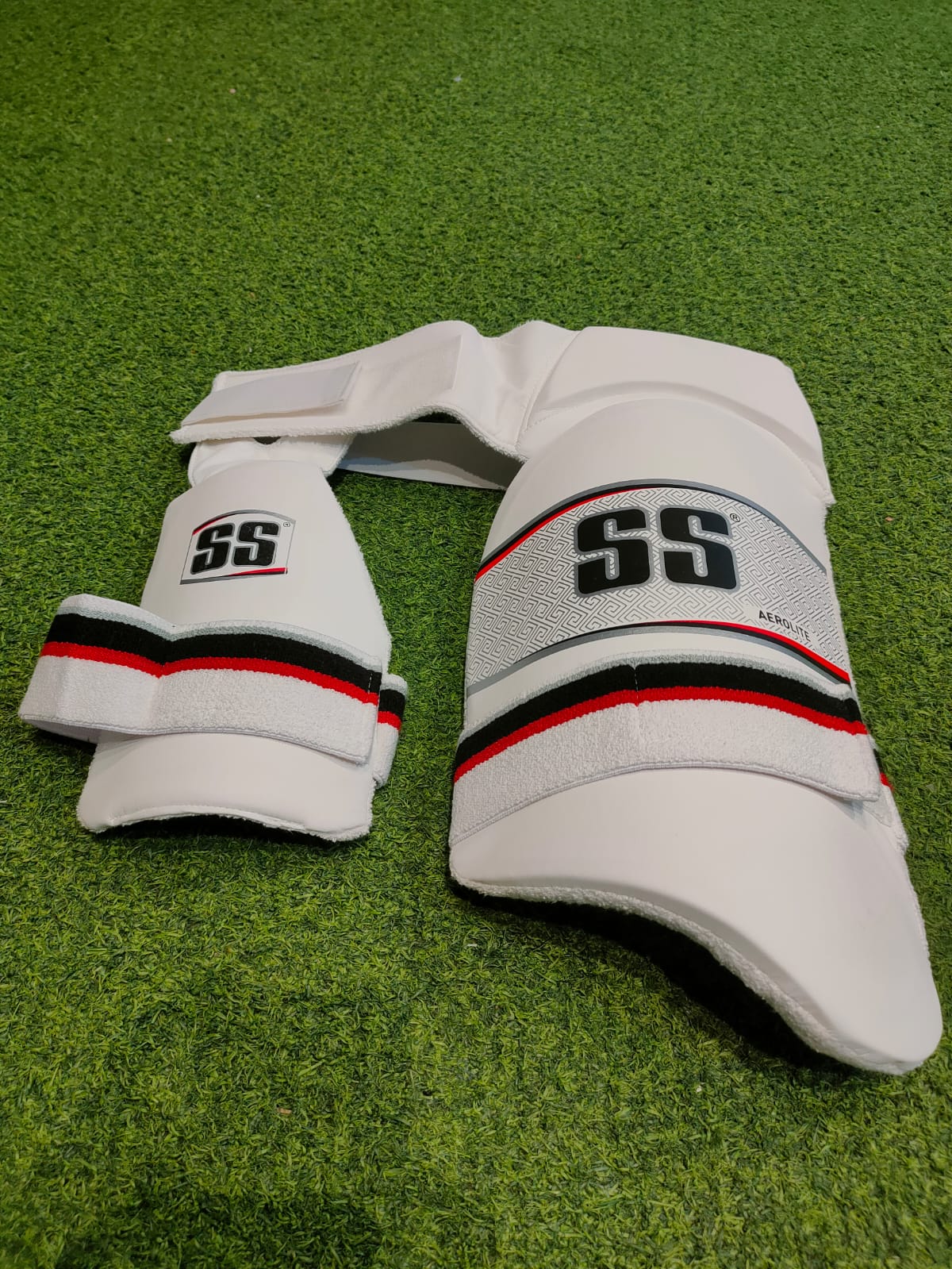 CRICKET THIGH PAD SS AEROLITE 2 IN 1 CRICKET THIGH PAD SS AEROLITE 2 IN 1