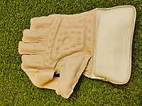 CRICKET WK GLOVES GM 606