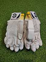 CRICKET BATTING GLOVES CS & SONS