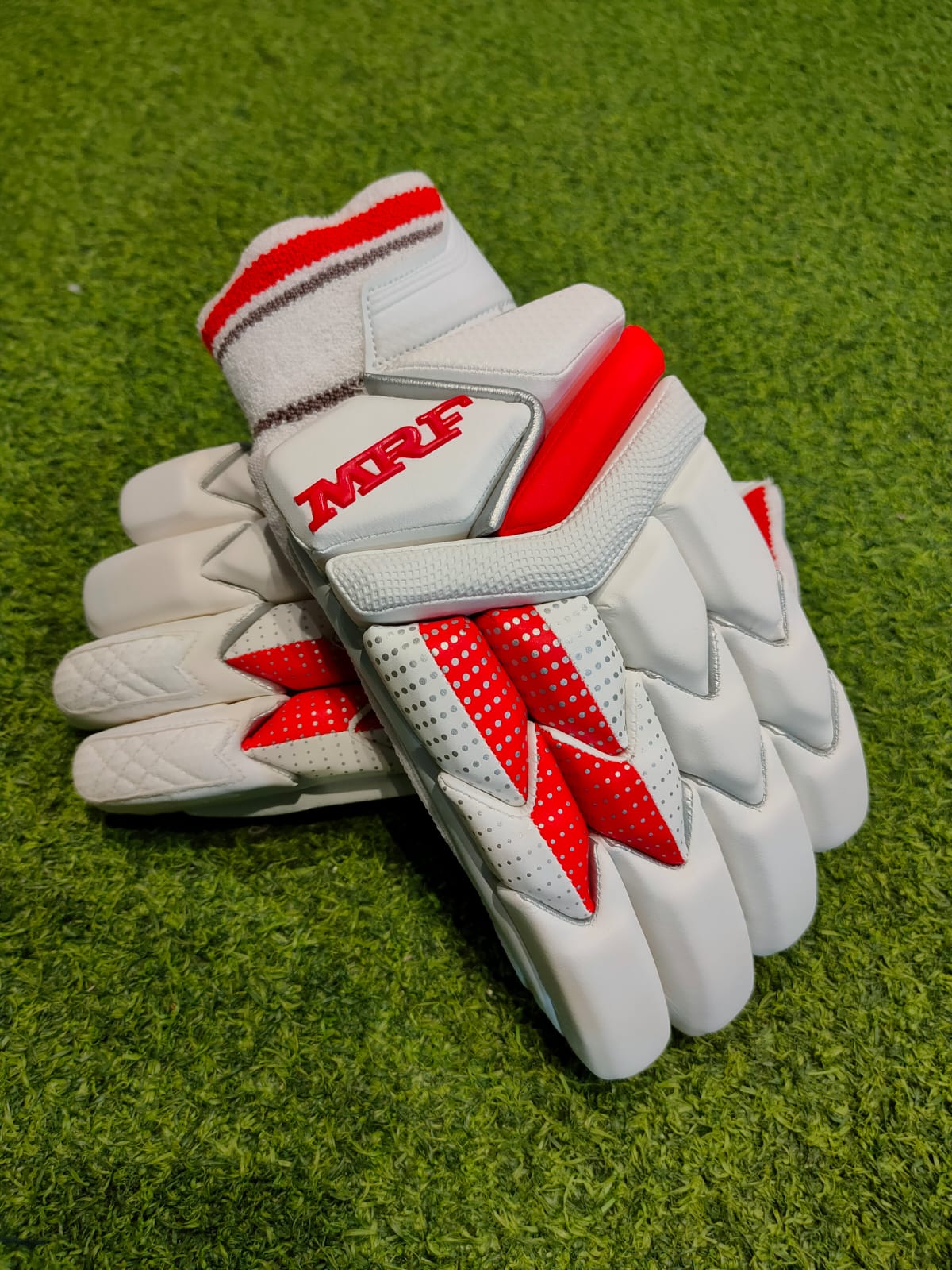 CRICKET BATTING GLOVES MRF GENIUS 360