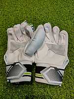 CRICKET BATTING GLOVES SG