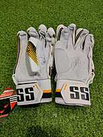 Cricket Batting Gloves SS TOURNMENT Cricket Batting Gloves SS TOURNMENT