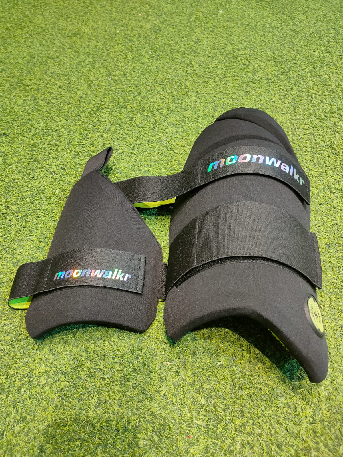CRICKET THIGH PAD MOONWALKR 2.0 