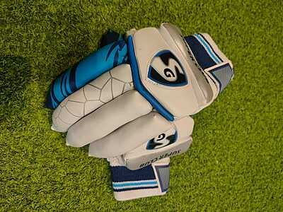 CRICKET BATTING GLOVES SG SUPER CLUB