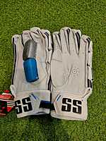 CRICKET BATTING GLOVES SS AEROLITE CRICKET BATTING GLOVES SS AEROLITE